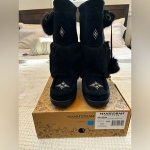 Manitobah Waterproof Snowy Owl Black Boots, like new! Size 9